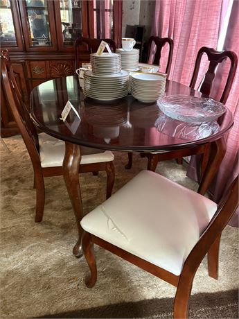 Stanley 7-Piece Dining Set with 2 Leaves