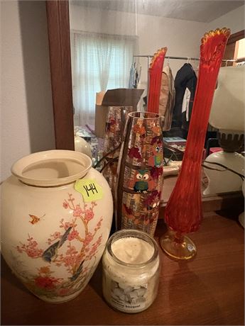 Fenton Vase, Decor