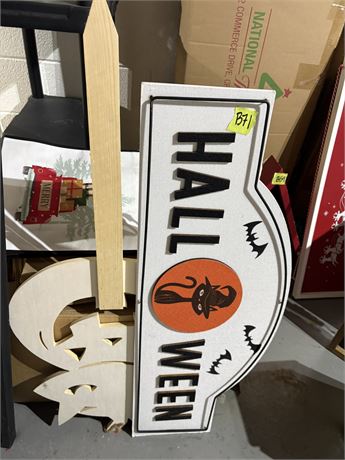 Halloween Sign and Decor
