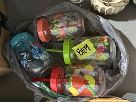 Plastic Cups with Lids and Straws