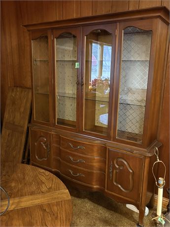 Vintage Stanley Lighted China Cabinet