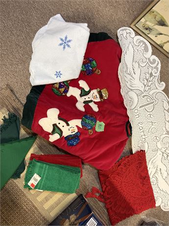 Holiday Linens, Lace, Tree Skirts