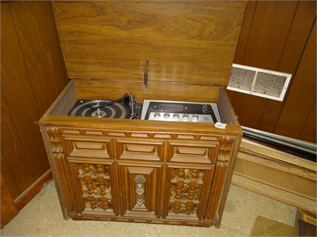 Stereo with Turn Table Basement