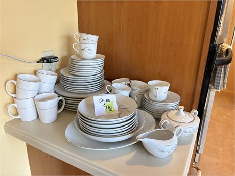 Castlecourt Fine China