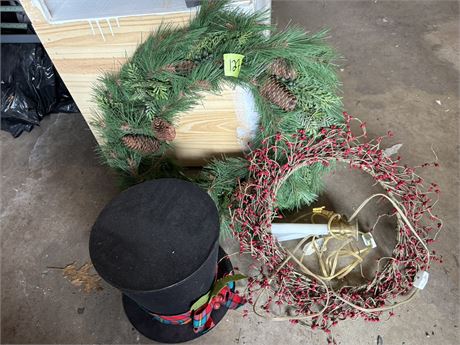 Holiday Decor, Wreaths, Electric Candles