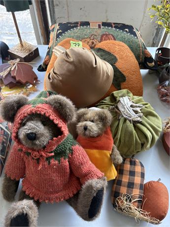 Fall Decor, Pillows, Boyd Bears