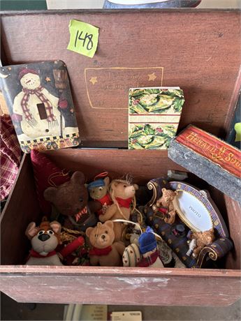 Wood Box with Bears, Decor