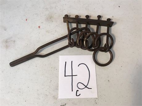 Baguenaudier puzzle, also Called a Chinese rings puzzle