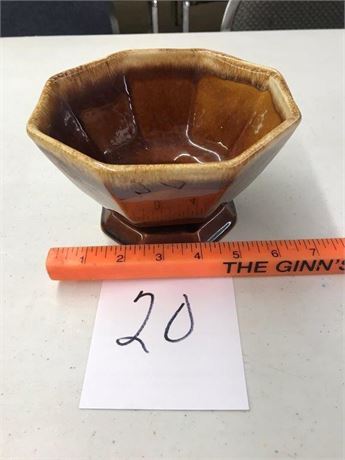 Hull USA F62 Pottery Planter