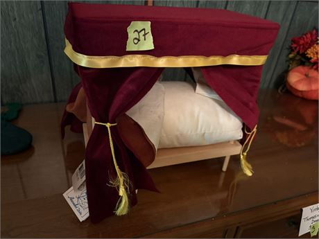Annalee Scrooges Bed