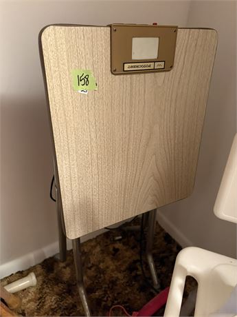 Fotocrest Table