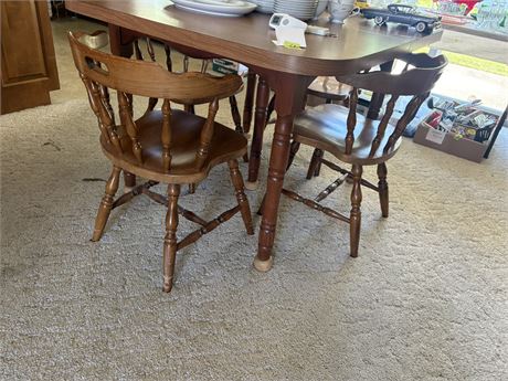 Table with 6 Chairs and Leaves