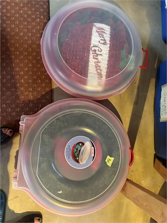 Wreaths and Storage Cases (2)