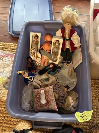 Dolls, Figurines