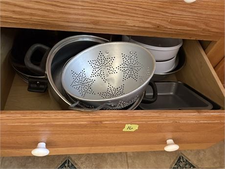 Pans, Drawer Lot