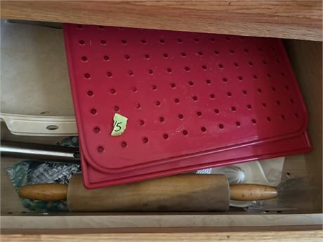 Kitchen Items Drawer Lot