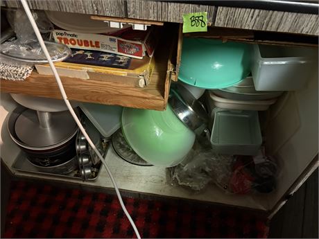 Tupperware Bowls, Pans